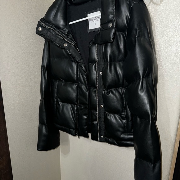 Puffer jacket Chelsea DeBoer x Lily & Lottie. Black. Size small. Barely worn. - Picture 3 of 4